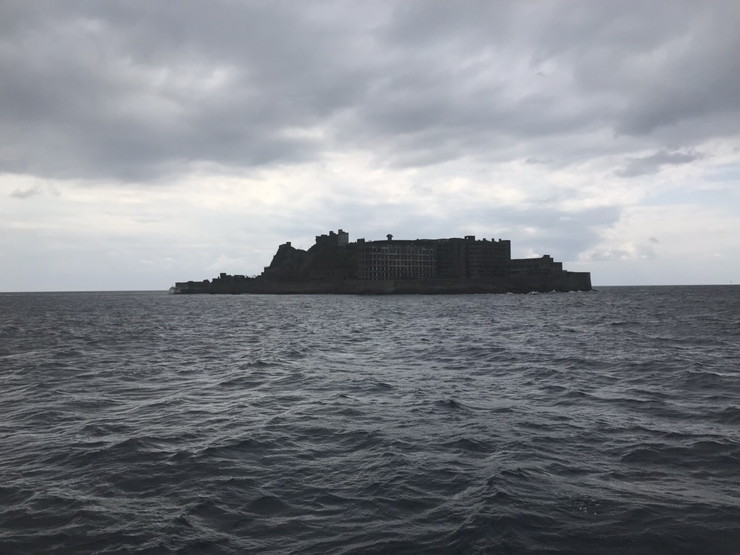 前方デッキからの軍艦島